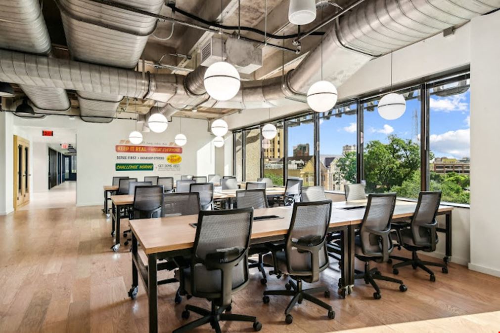 Common Desk - Travis Park Plaza