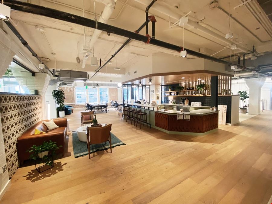 Common Desk - 6th & Congress