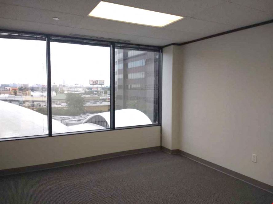 7322-7324 Southwest Freeway