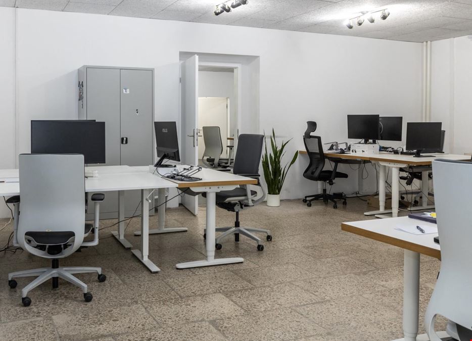 THE GATE BERLIN - TOR 208