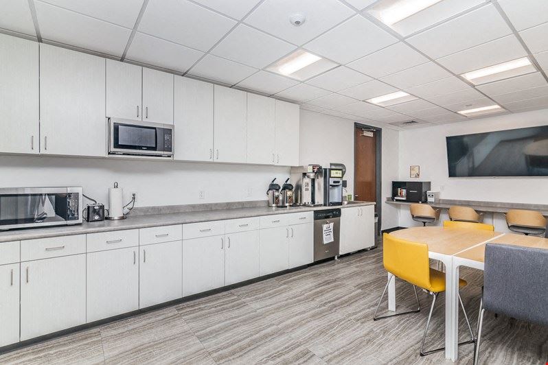 Avanti Workspace (Wells Fargo Center)