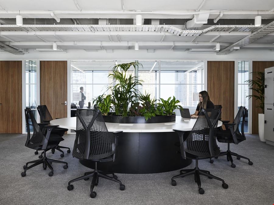 Hub Parliament Station