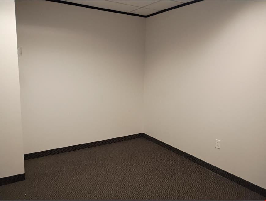 Workstyle Flexible Spaces - 8330-8360 Lyndon B Johnson Fwy