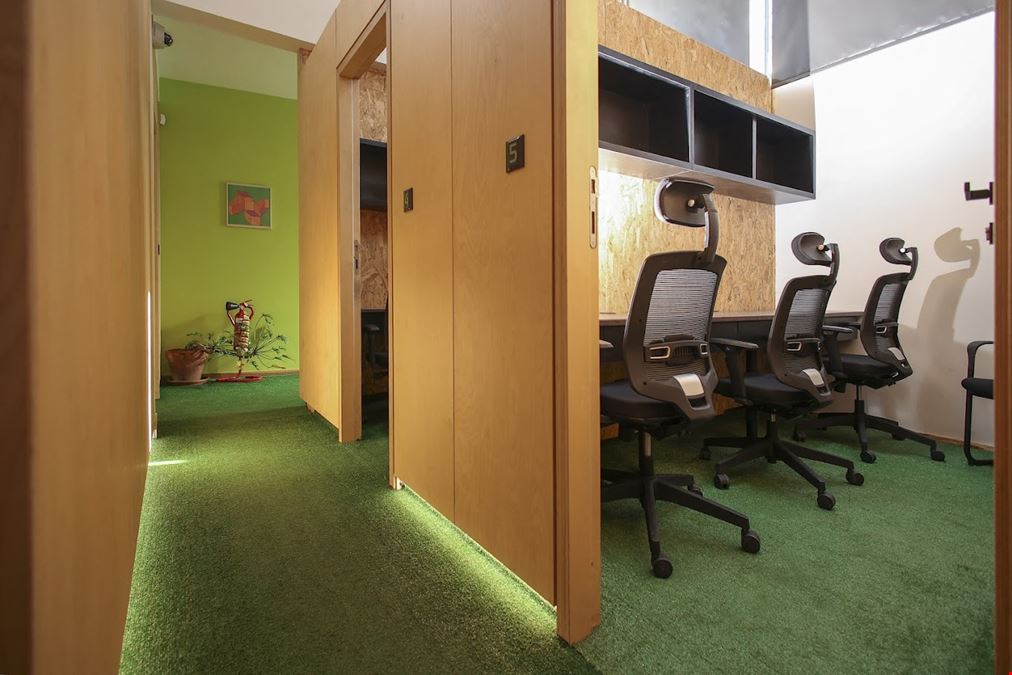 Maisy's Office House