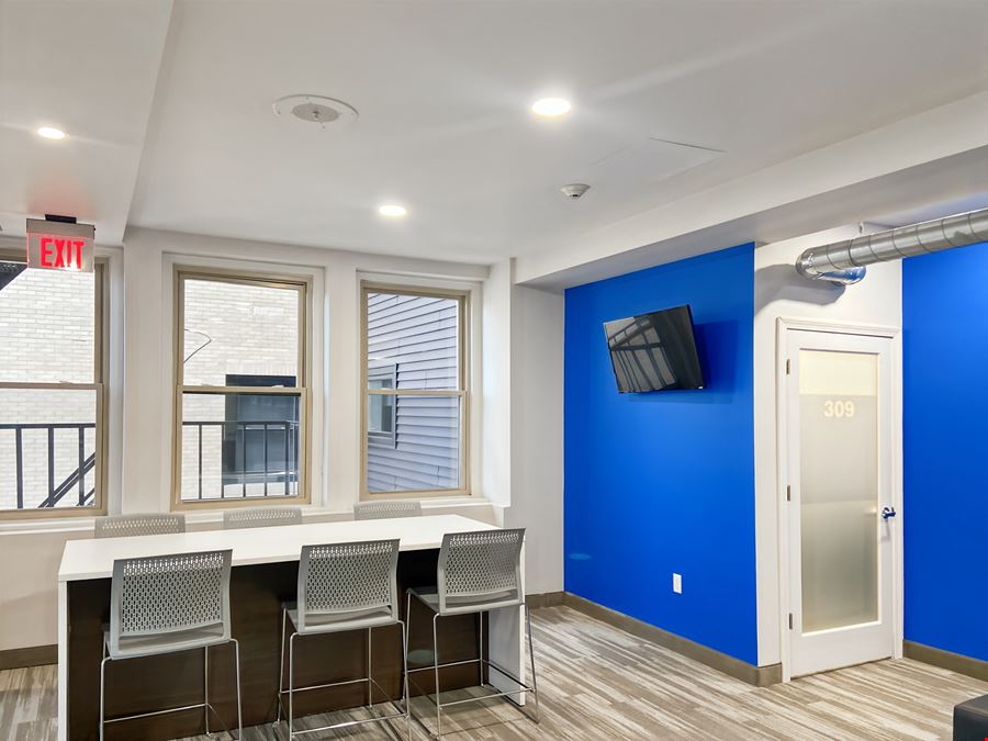 Regus - Manchester - 1087 Elm Street