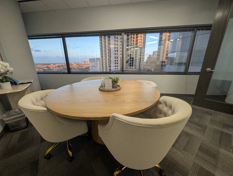 LW Glass Meeting Room