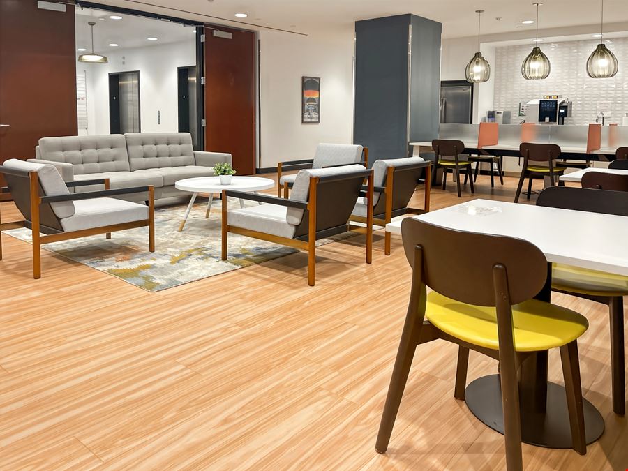 CA, Newport Beach - 5000 Birch Street