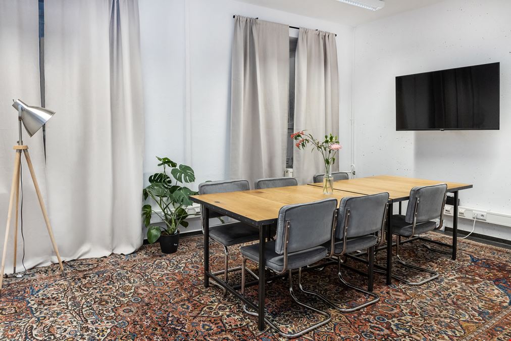 THE GATE BERLIN - TOR 208