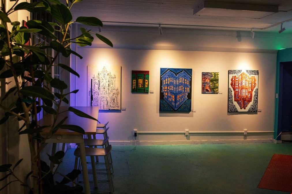 Decentered Studio
