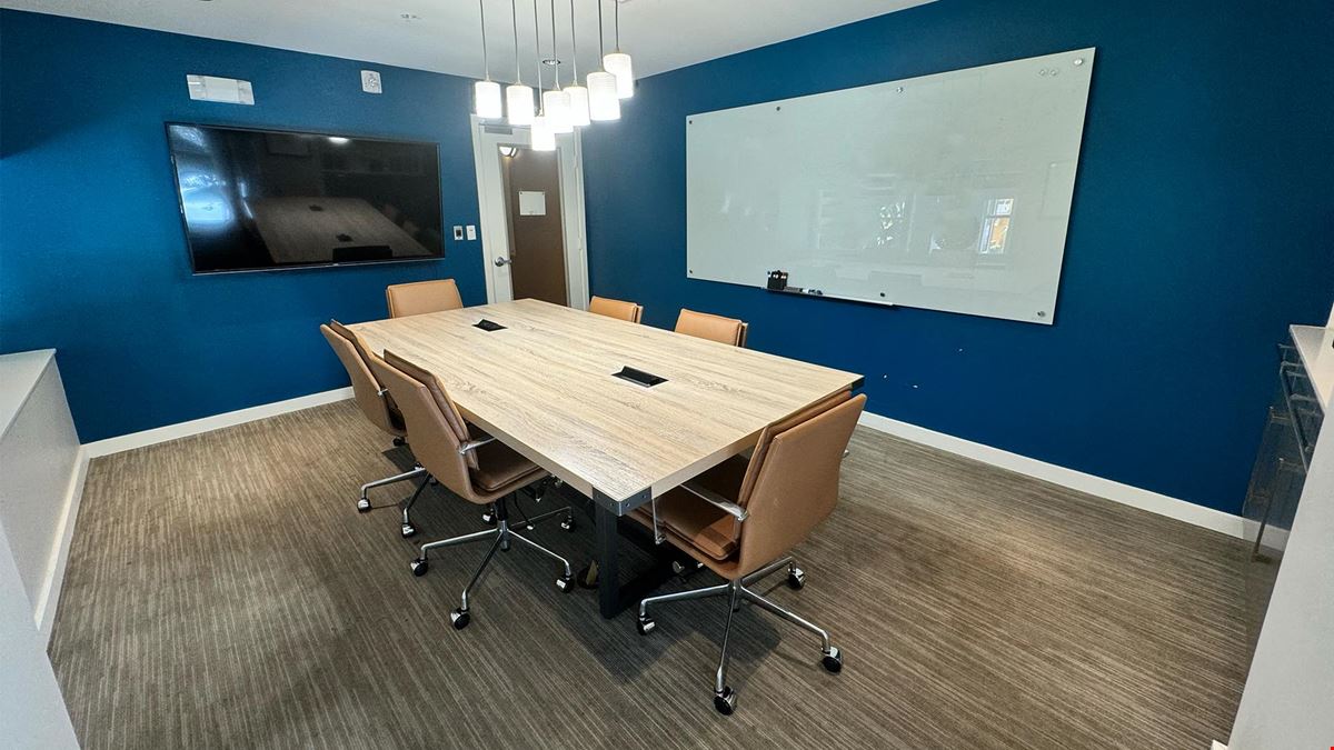 Apt CoWork at Cottonwood Bayview