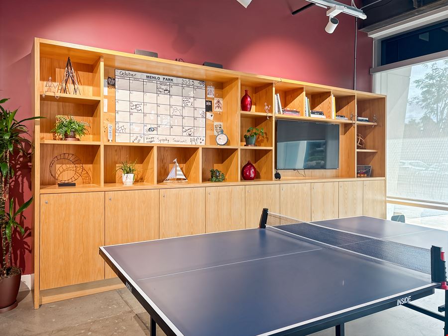 CA, Menlo Park-Spaces Menlo Park