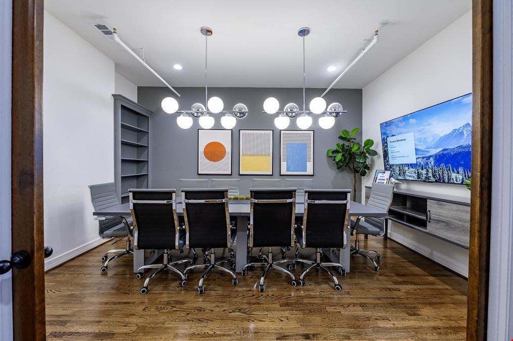 Urban Office - Heights Mansion