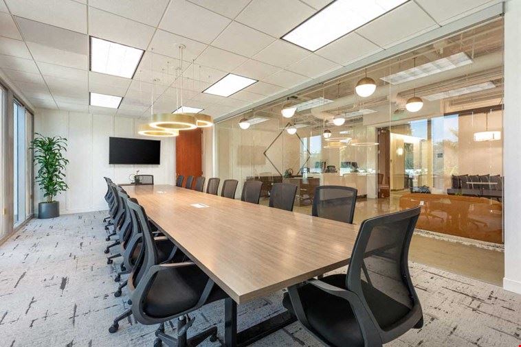 18 Person Meeting Room