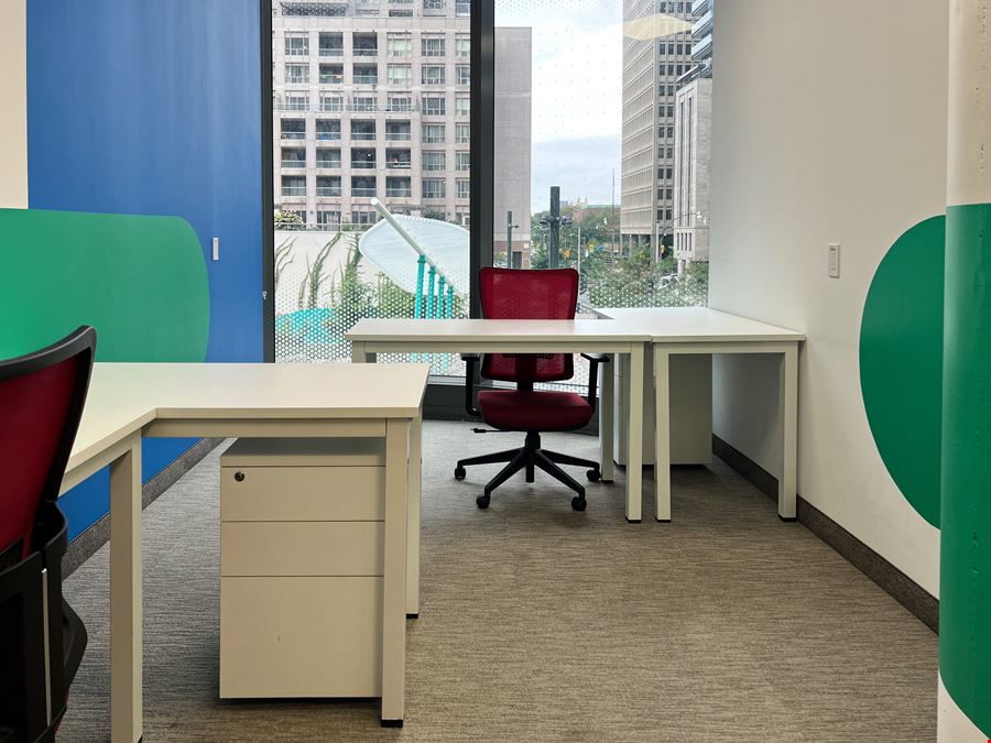 ON, Toronto - Wellesley Street West