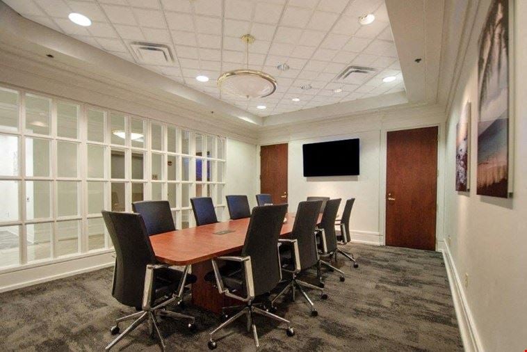 10 Person Meeting Room
