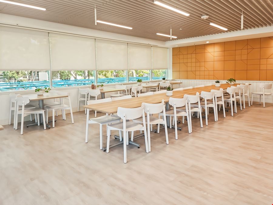 CA, Menlo Park - Commonwealth Dr