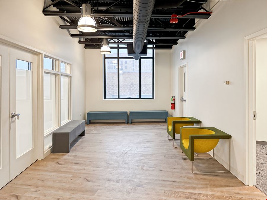Regus - Chicago - N Clark St