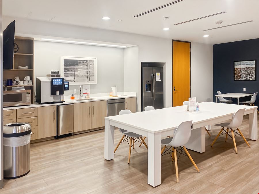 CA, Laguna Hills - Carlota Plaza