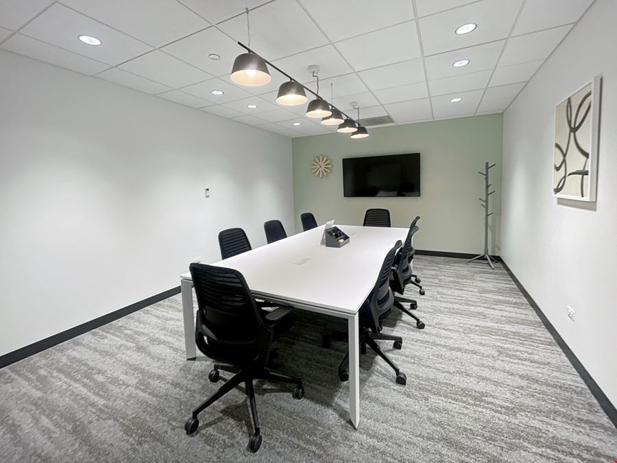 IL, Westmont - Oakmont Plaza Drive