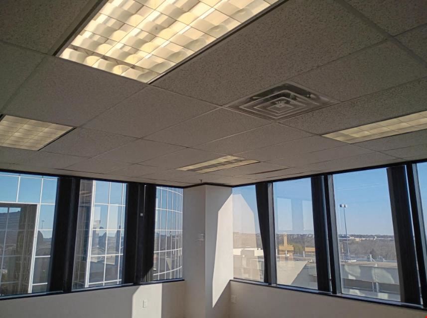 Workstyle Flexible Spaces - 8330-8360 Lyndon B Johnson Fwy