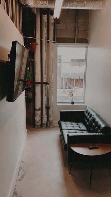Small Huddle Room for 3