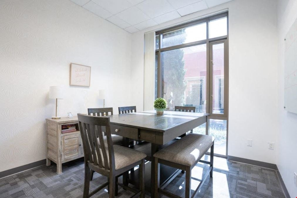 SMALL MEETING ROOM