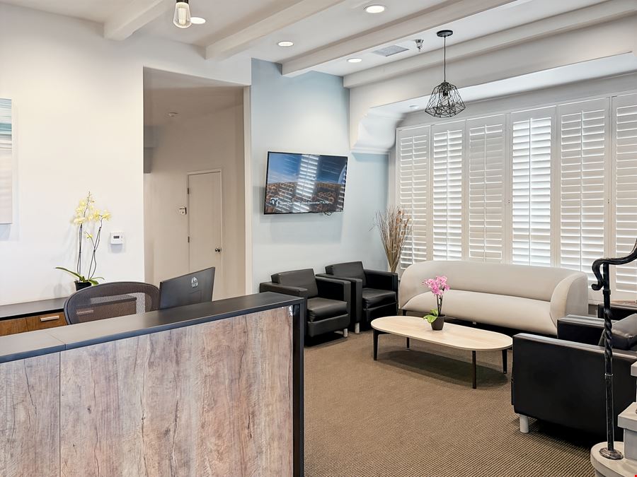 CA, Santa Barbara - Downtown Santa Barbara