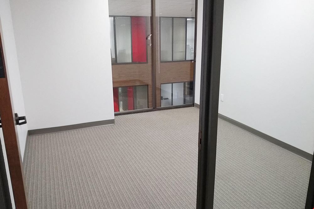 Workstyle Flexible Spaces - 7676 Hillmont