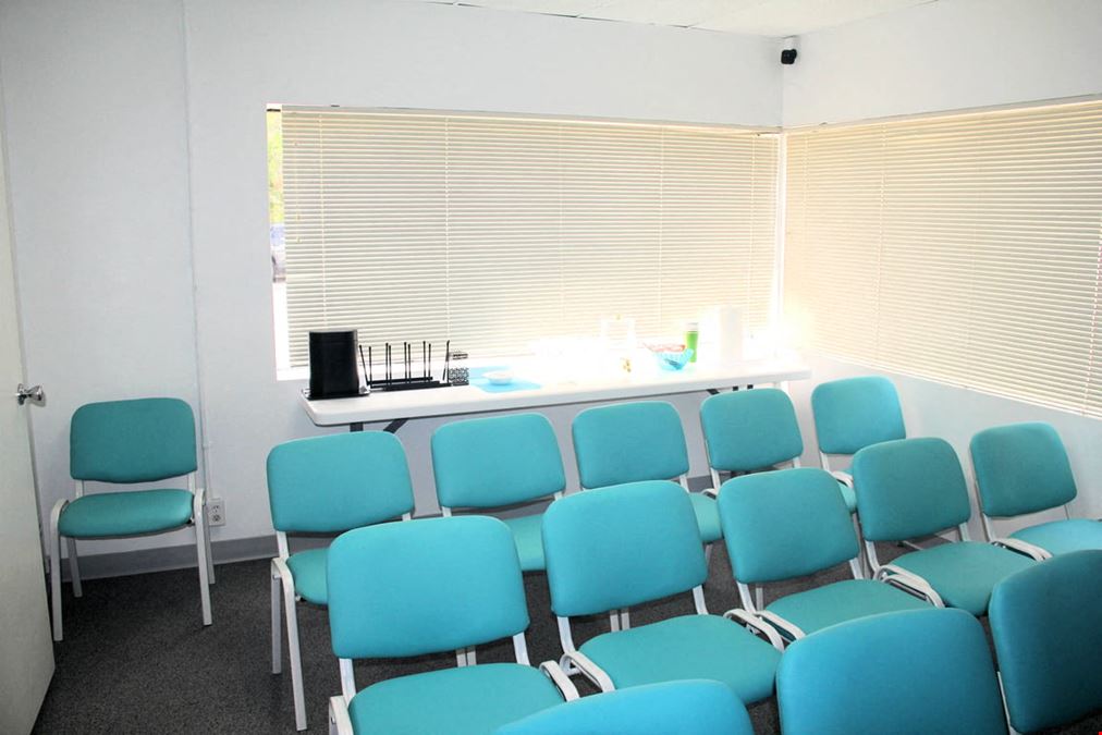 Blue Event Venue – Easy Access - Room #101, High-Impact Presentations (Up to 50 Guests)