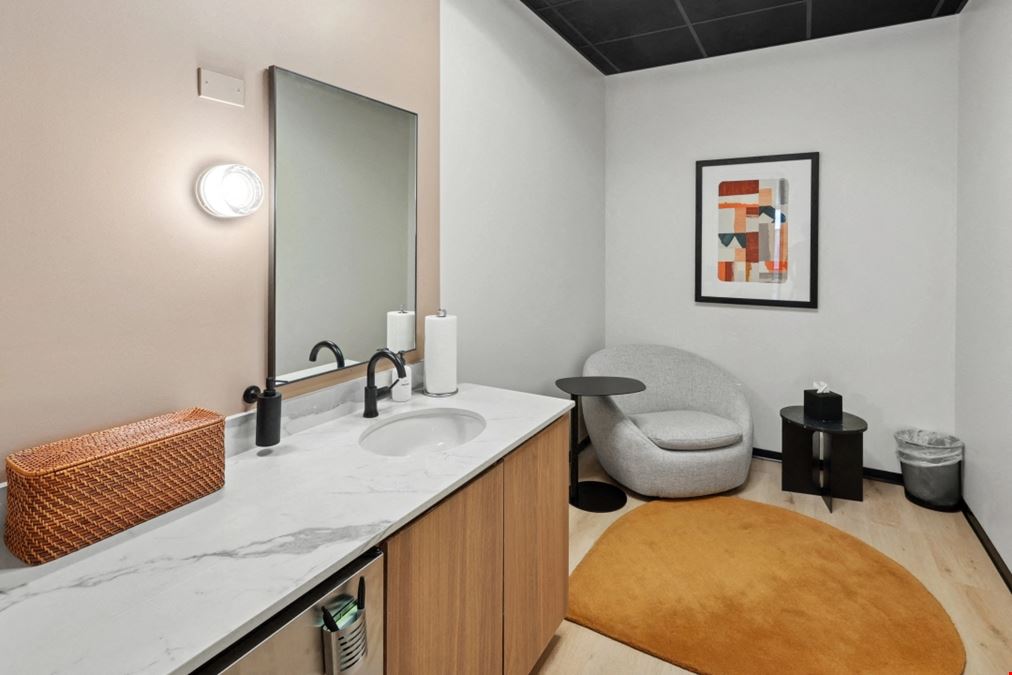 Industrious - Indy by Industrious Met Square