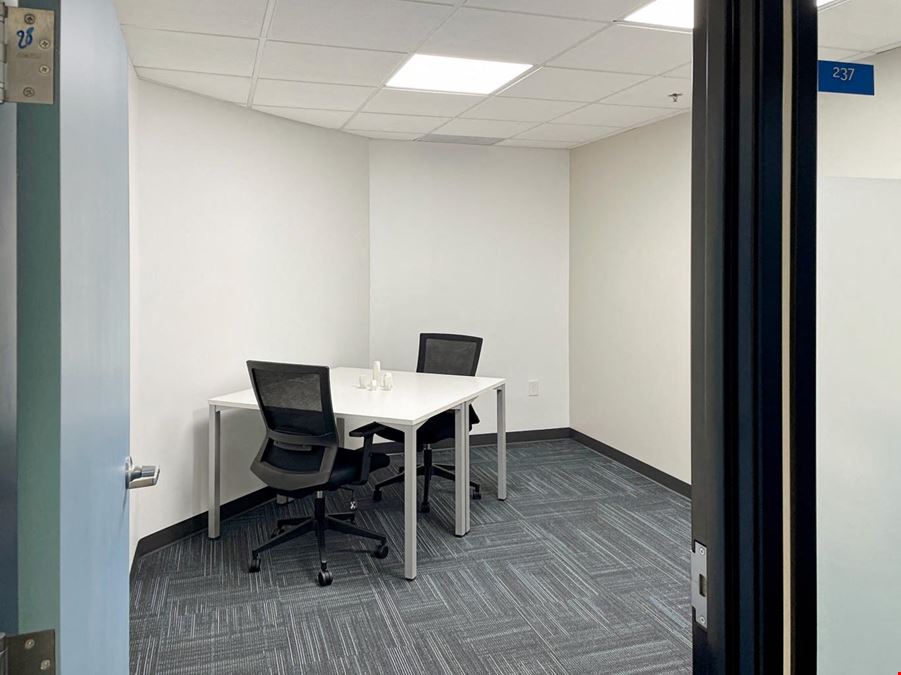 MI, Saginaw - Fashion Square Blvd