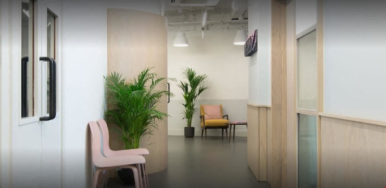 Fora - Lloyd's Avenue