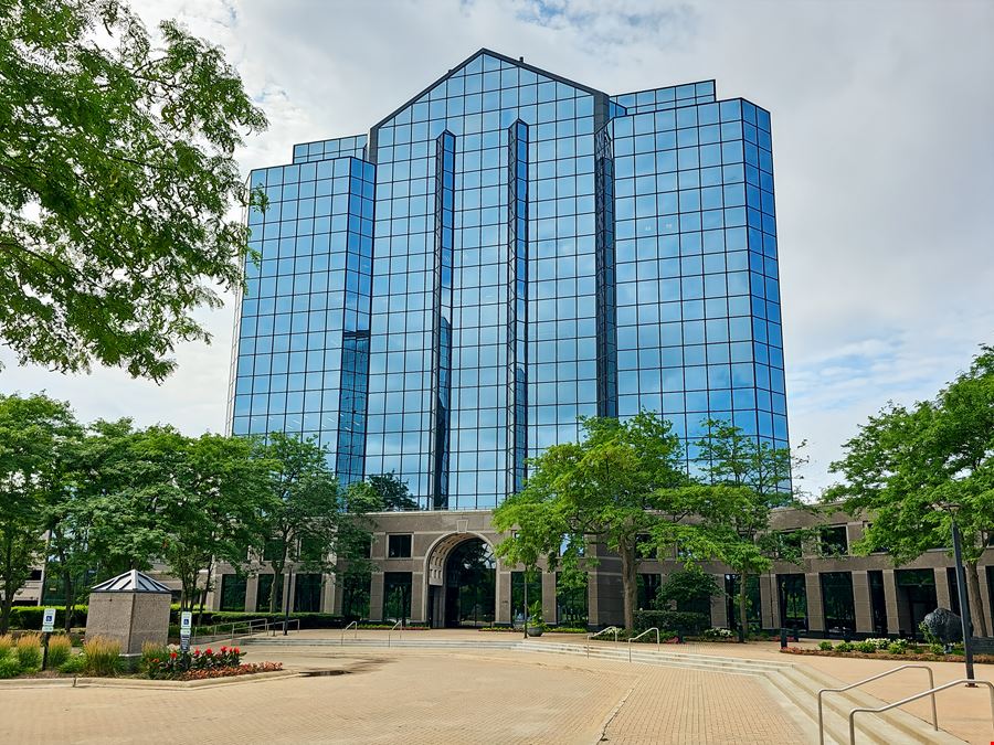 IL, Buffalo Grove - E Lake Cook Rd