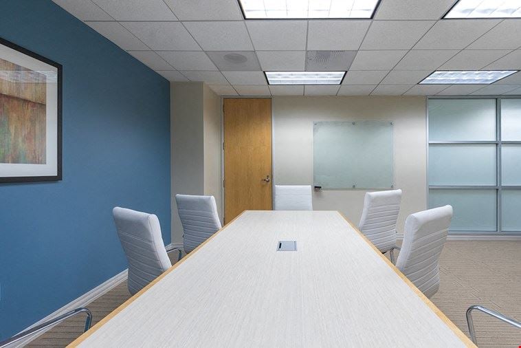 8 Person Meeting Room - Medium
