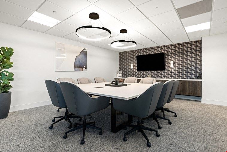 10 Person Meeting Room