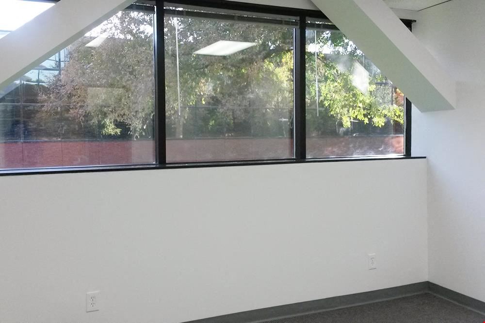 Workstyle Flexible Spaces - 10000 North 31st Avenue