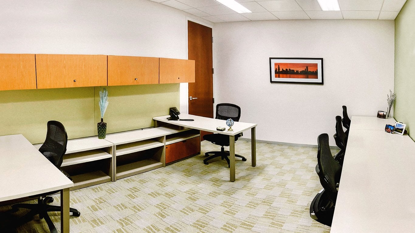 Shared workspaces at Carr Workplaces - AON Center Chicago