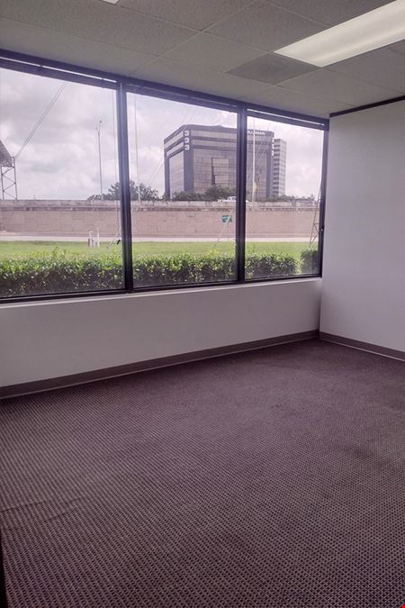 340-350 N Sam Houston Pkwy E