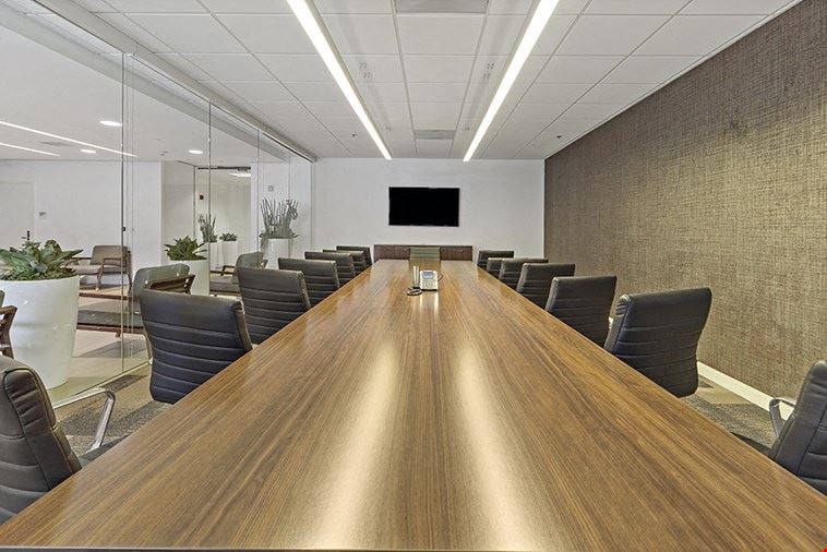 16 Person Meeting Room