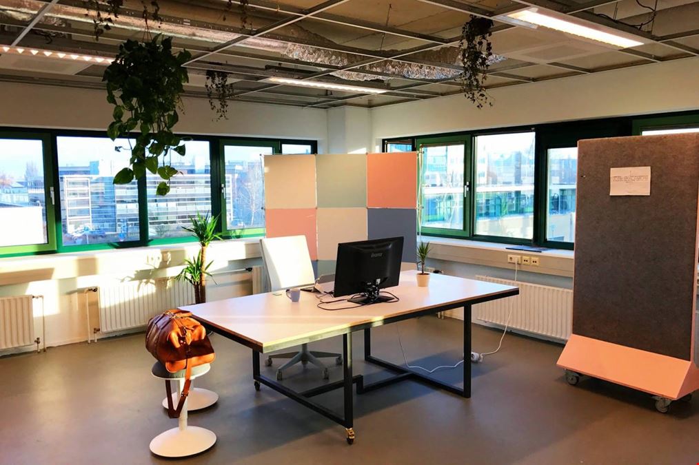 ROOM4 (coworking Space & Community) - ROOM4 coworking Space & Community