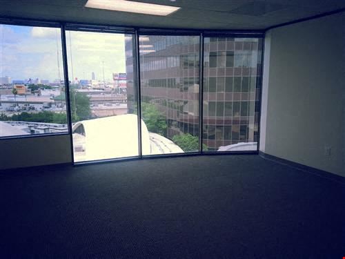 7322-7324 Southwest Freeway