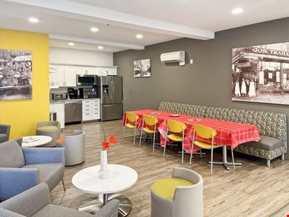 Regus - Manchester - 1087 Elm Street