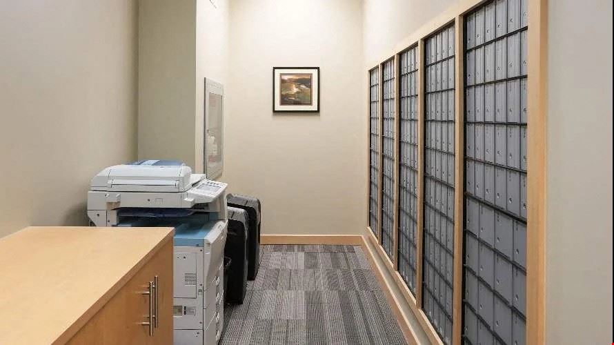 400 Applewood Crescent