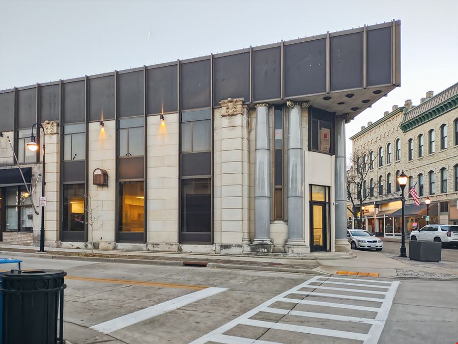 WI, Waukesha - 259 W Broadway