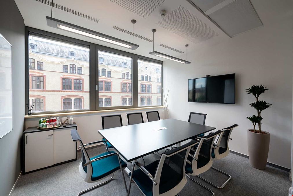 House Of Business - Hungary, Capital Square