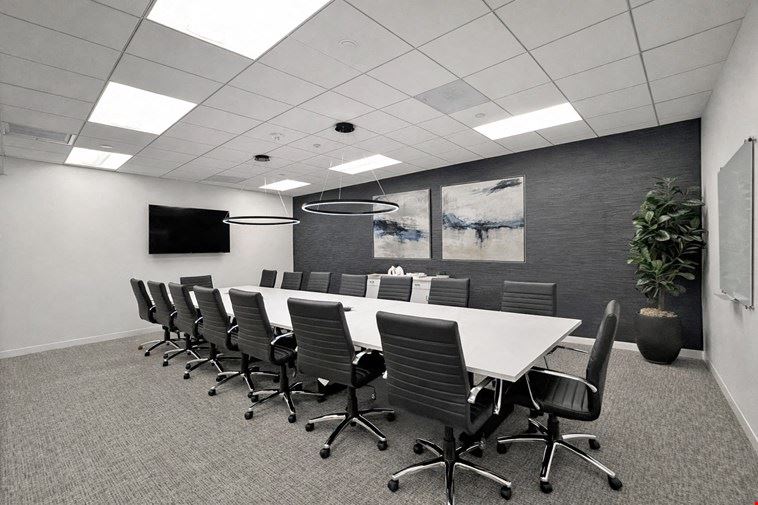 18 Person Meeting Room