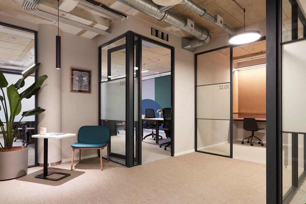 Clockwise - The Hague