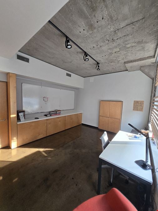 3:5 Private Office