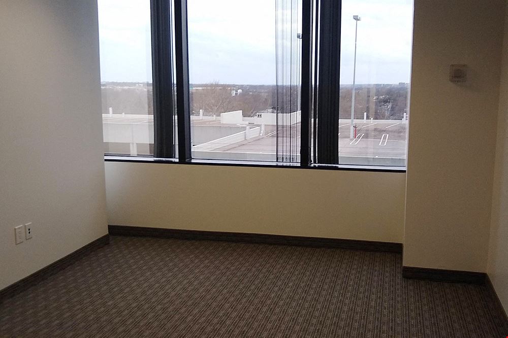 8330-8360 Lyndon B Johnson Fwy