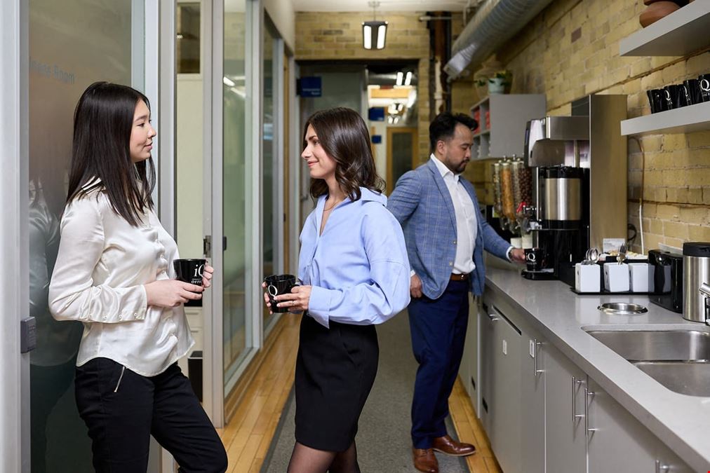 iQ Offices - 140 Yonge Street